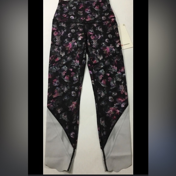 lululemon athletica Pants - Lululemon wunder under cropped legging size 4‎
